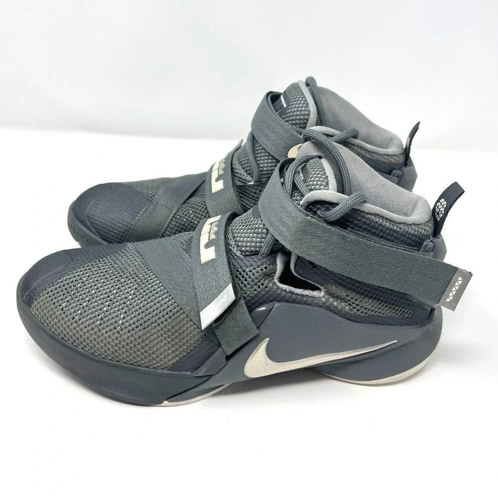 Nike‎ Kids Lebron James Soldier IX Basketball Shoes 776471-003 Youth 4 Gray